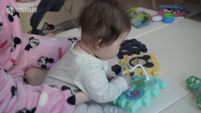 SUB) ???? 5개월 혼혈 아기 로아는 어떤 언어를 먼저 배워야 할까요? | 국제커플 | 국제부부 | Adorable baby | 육아 브이로그 | 졸리점퍼 사용기