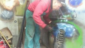 Замена передних стоек AUDI, постарался всё объяснить и показать наглядно.