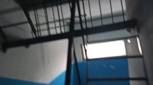 Зелёно-синий пассажирский лифт МЛМ-(2008 г.в),V-0,71 м/с в доме после ремонта фасада в 2008 году.