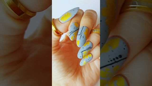 Матовый маникюр. ?Серый и золото под матоовым топом ? #маникюр #ногти #nail #nails #nailart #матовы