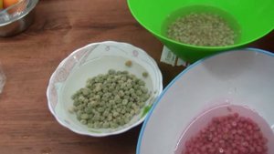 Любимое лакомство детей и взрослых Сажаю зеленый горошек