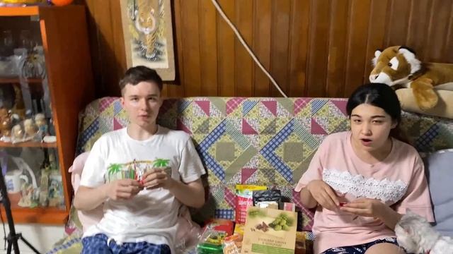 Корейские дети пробуют российские сладости/Посылка с Томска/KOREA VLOG