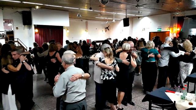 Baile de tango en milonga El Rodriguez, Buenos Aires 2023 de Marta Famá смотреть онлайн