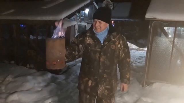 День рождения старшего внука Славика!!! Солёное сало "По дамски"! Ряпушка горячего копчения! смотреть онлайн