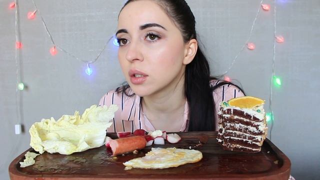 ПОПРАВИЛАСЬ НА 5 КГ ( КОМПЛЕКСЫ / MUKBANG Ayka Emilly смотреть онлайн