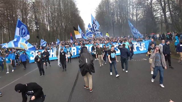 Проход фанатов Зенита 07.05.2022 перед матчем Зенит-Химки