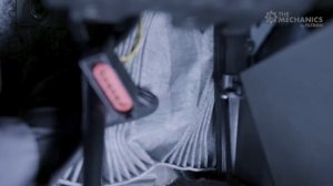 Jak wymienić filtr kabinowy? – Ford Kuga I – The Mechanics by FILTRON