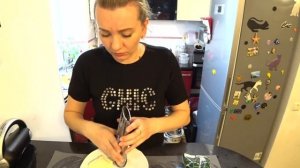 ЗАКУСКА  Яичный рулет с начинкой рецепт в духовке с плавленным сыром