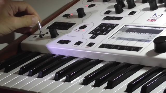 Modal 001 synth demo - custom patches смотреть онлайн