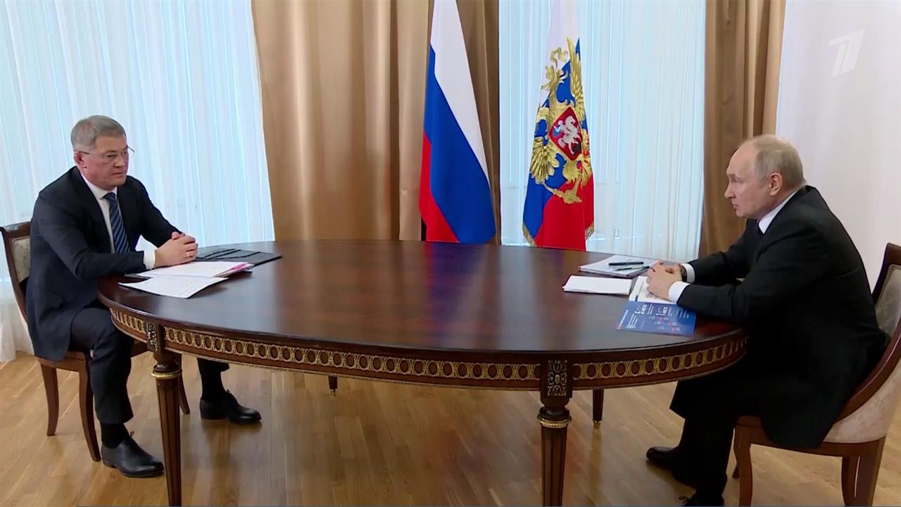 Владимир Путин провел рабочую встречу с главой Башкирии Радием Хабировым
