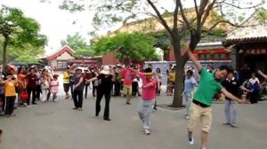 Как китайцы развлекаются на улице