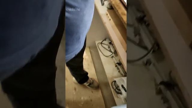 Двери Креда. Как делают присадку фурнитуры на дубовых дверях.
