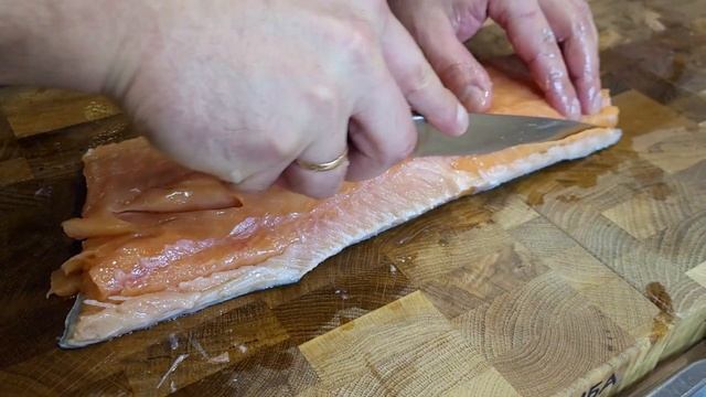 Как разделать лосось! Разделка целого лосося на разные куски для разных блюд. смотреть онлайн