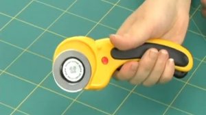 Нож OLFA OL-RTY-2/DX с круговым лезвием, с пистолетной рукояткой, фиксатор, 45мм