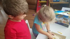 Раскопки  динозавра Мии и Даника