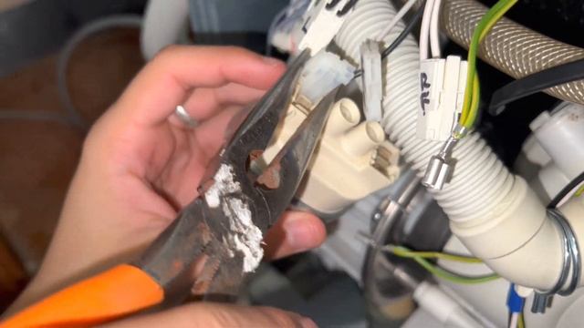 Fixing F14 and F24 Faults in a Miele G2830 Dishwasher смотреть онлайн