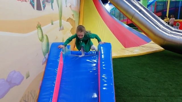 УЧИМ ЦВЕТА НА АНГЛИЙСКОМ ЯЗЫКЕ смотреть онлайн