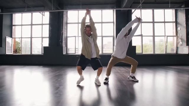 @britneyspears    - WOMANIZER | CHOREOGRAPHY BY STAS CRANBERRY & KOLYA BARNI