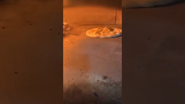 Пицца на дровах с грушой и гаргонзоолами смотреть онлайн