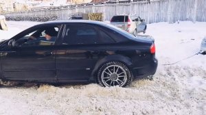 Ауди А4 DTM тащит по снегу