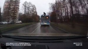 На крыше автобуса