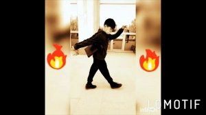 Мальчики танцует шафл