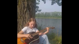 ТЫ НЕСИ МЕНЯ РЕКА.гр ЛЮБЭ.Исполняет Алена 8 лет на гитаре.