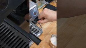 Рожковая кофеварка BORK CM EMN 9922 bk (BORK C800) демонстрация работоспособности.