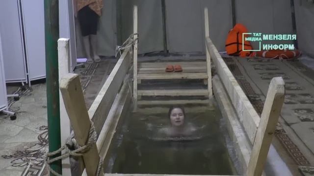 В Мензелинске отмечают Крещение Господне смотреть онлайн