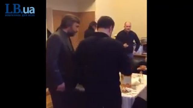 Порошенко назвал его гадом или все же сука православная... смотреть онлайн