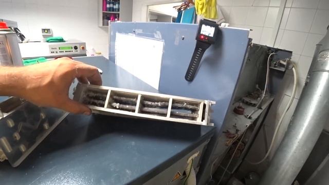 Замена ТЭНа в промышленной сушильной машине Miele 20 кг. смотреть онлайн