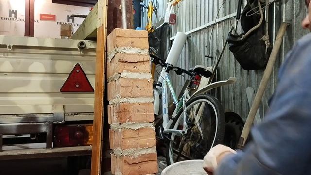 Санузел в деревянном доме 5-я часть. Дверная и оконная перемычка из кирпича без уголка.