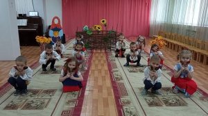 "Жили у бабуси два весёлых гуся" (игра на деревянных ложках)