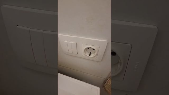 Выключатель без фиксации для умного дома. Управление MiLight и вентилятором в ванной. смотреть онлайн