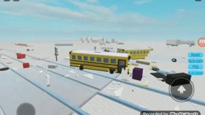 играю поезд против машин ROBLOX