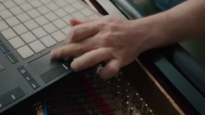 Сделал из рояля гитару