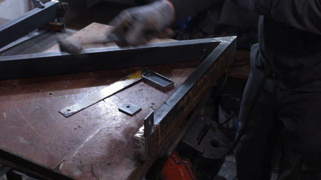 Стол Лофт.Особый способ крепления ножек.Своими руками. смотреть онлайн