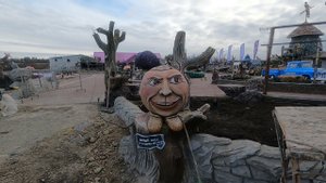 оформление водоёма. набережная.цветники в парке .Еленовка.