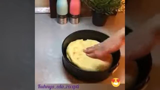 Песочный пирог с творожно-вишневым кремом... смотреть онлайн