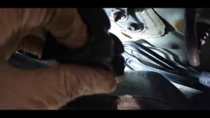 Тойота Приус замена втулок стабилизатора Toyota Prius  Sway Bar / Stabilizer Bar Bushing