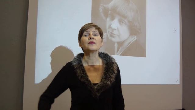 «#страначитающая» Наталья Романова читает стихотворение М. И. Цветаевой 