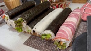 Новогодний стол из роллов