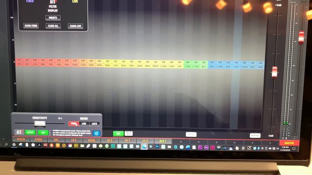 Soundcraft UI 12 with AFS2 feedback suppression (ring out) setup demonstration. смотреть онлайн