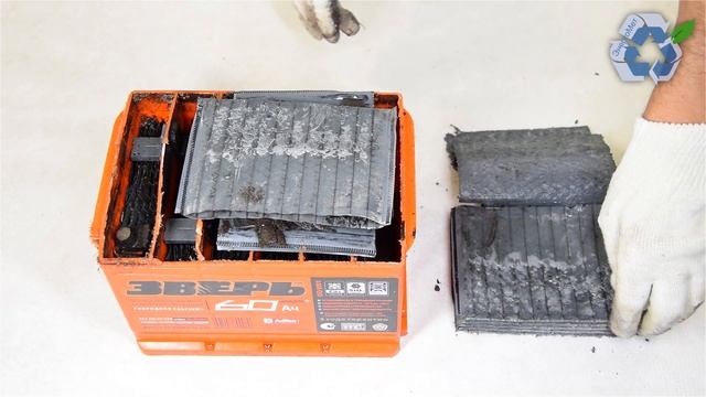 Вскрыли два аккумулятора ЗВЕРЬ разного возраста. В чем разница? смотреть онлайн