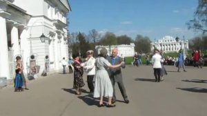 Прогулка Хороши весной в саду цветочки Танцплощадка 45 года