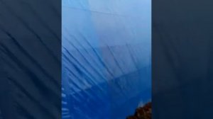 Порвало пленку на арочной теплице. Ремонт.