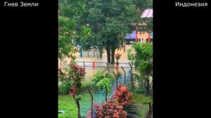 Внезапное наводнение в Индонезии 27 февраля! Индонезию смывает потоками воды!