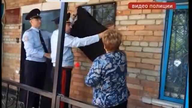 В Пограничном открыли памятную доску знаменитому милиционеру района смотреть онлайн
