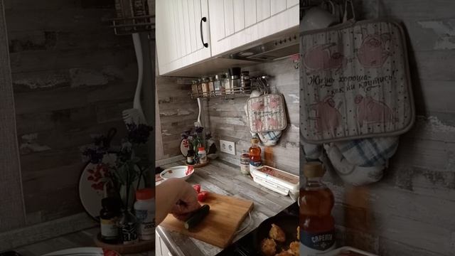 всё просто. цветная капуста, мясной рулет и салат. отличное начало дня. ?? смотреть онлайн