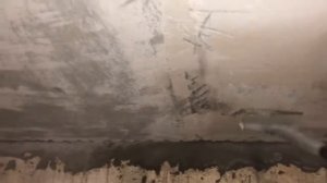 Чистка потолка от побелки скребком))) 28.09.2018.